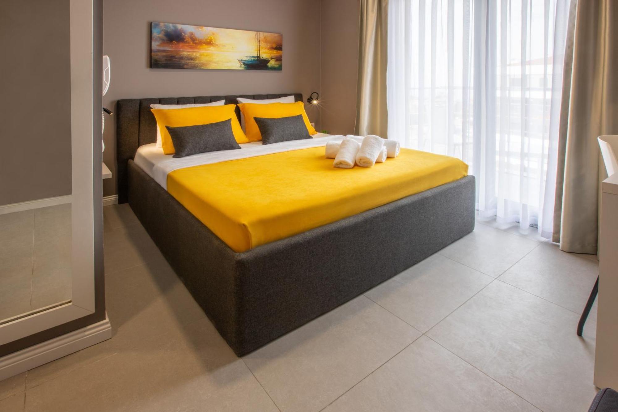 First Joy Hotel ทรับซอน ภายนอก รูปภาพ