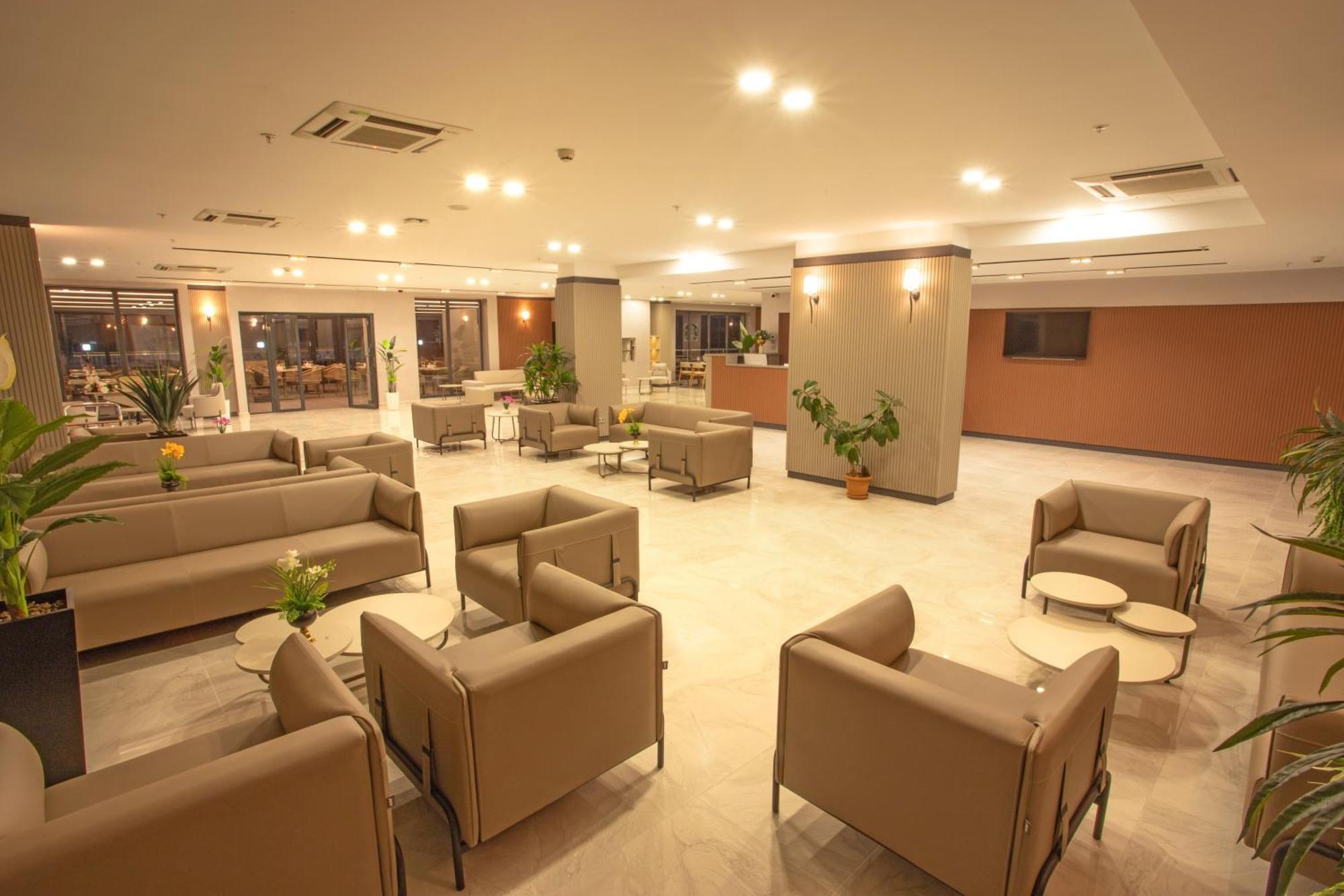 First Joy Hotel ทรับซอน ภายนอก รูปภาพ