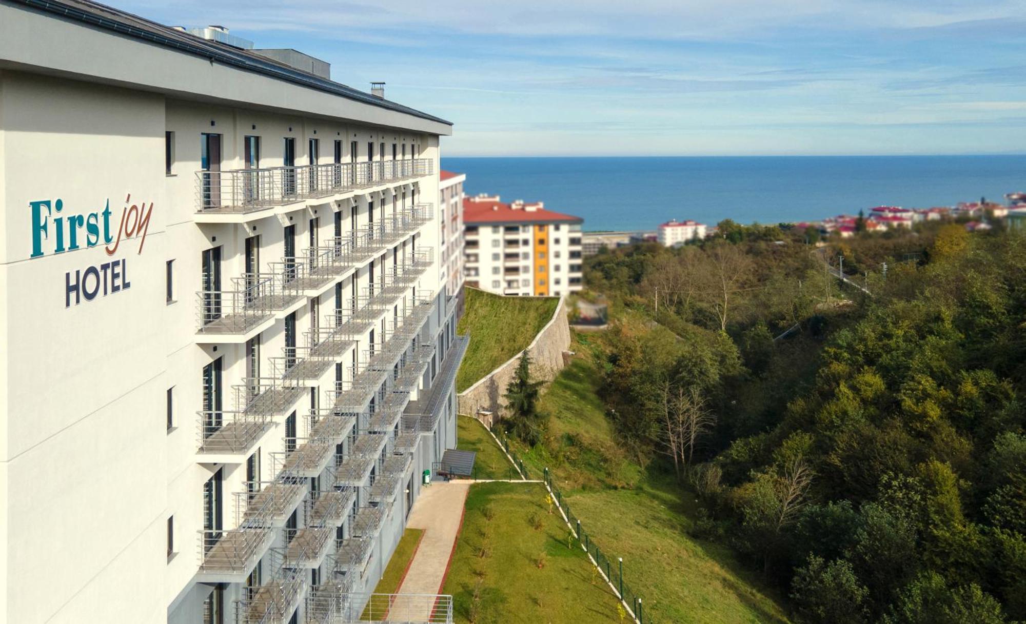 First Joy Hotel ทรับซอน ภายนอก รูปภาพ
