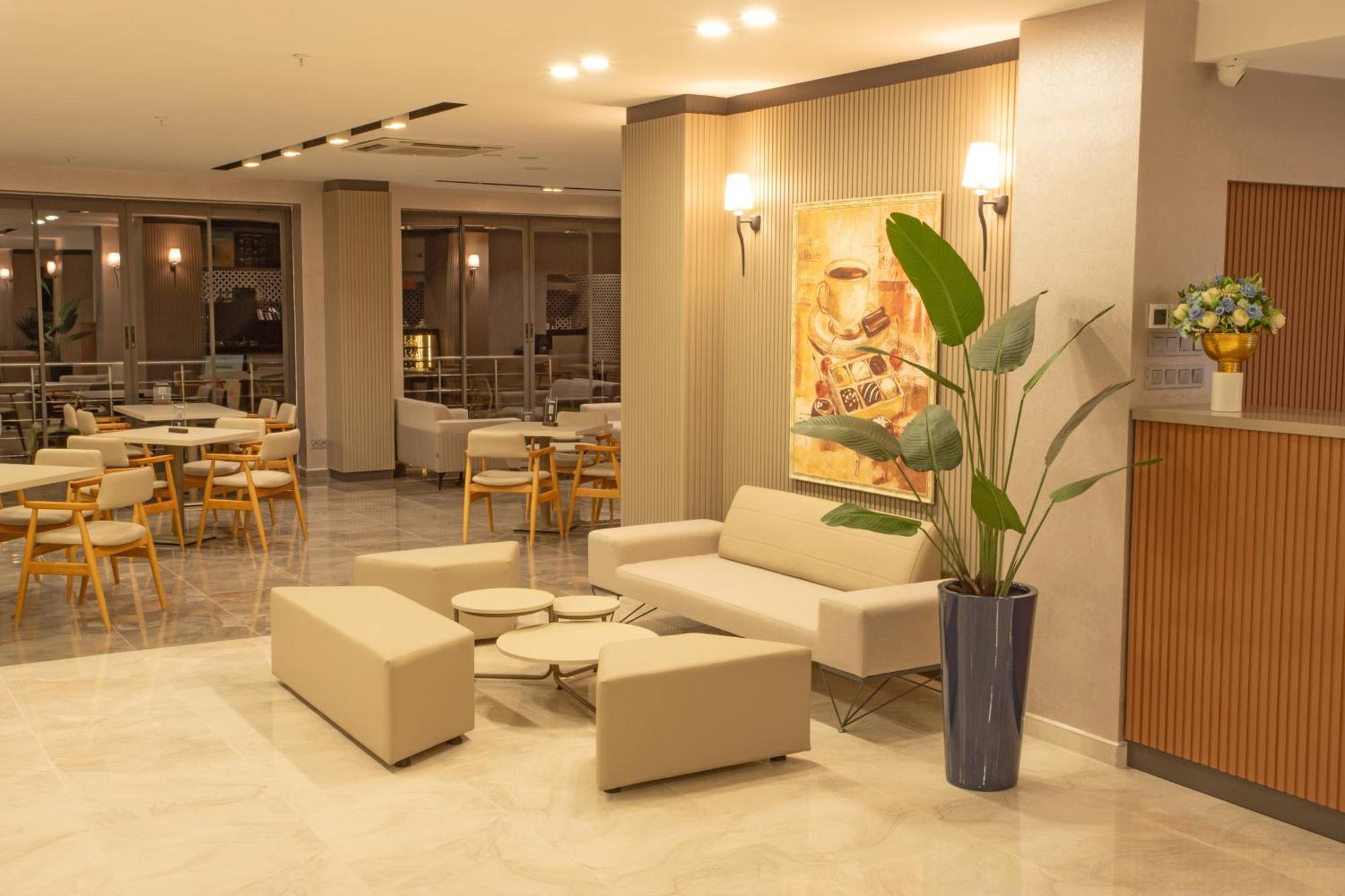 First Joy Hotel ทรับซอน ภายนอก รูปภาพ