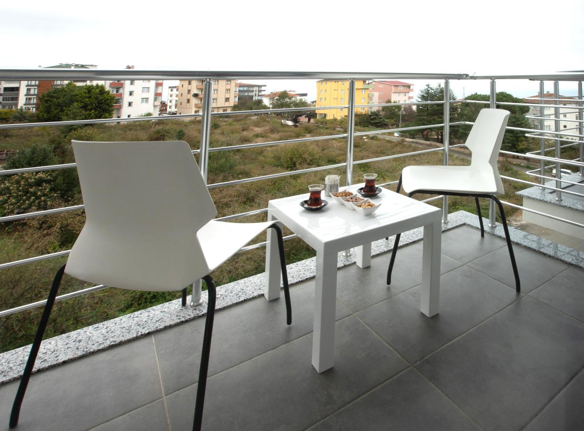 First Joy Hotel ทรับซอน ภายนอก รูปภาพ