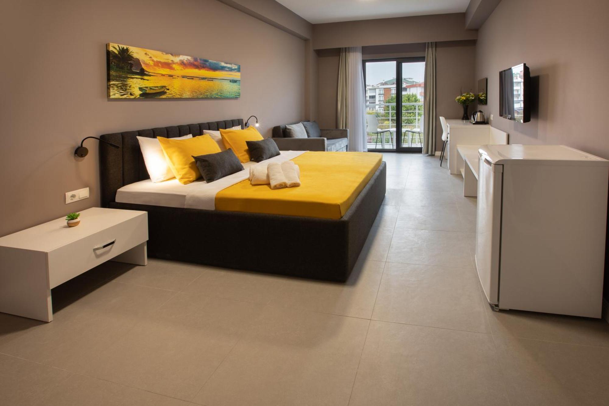 First Joy Hotel ทรับซอน ภายนอก รูปภาพ