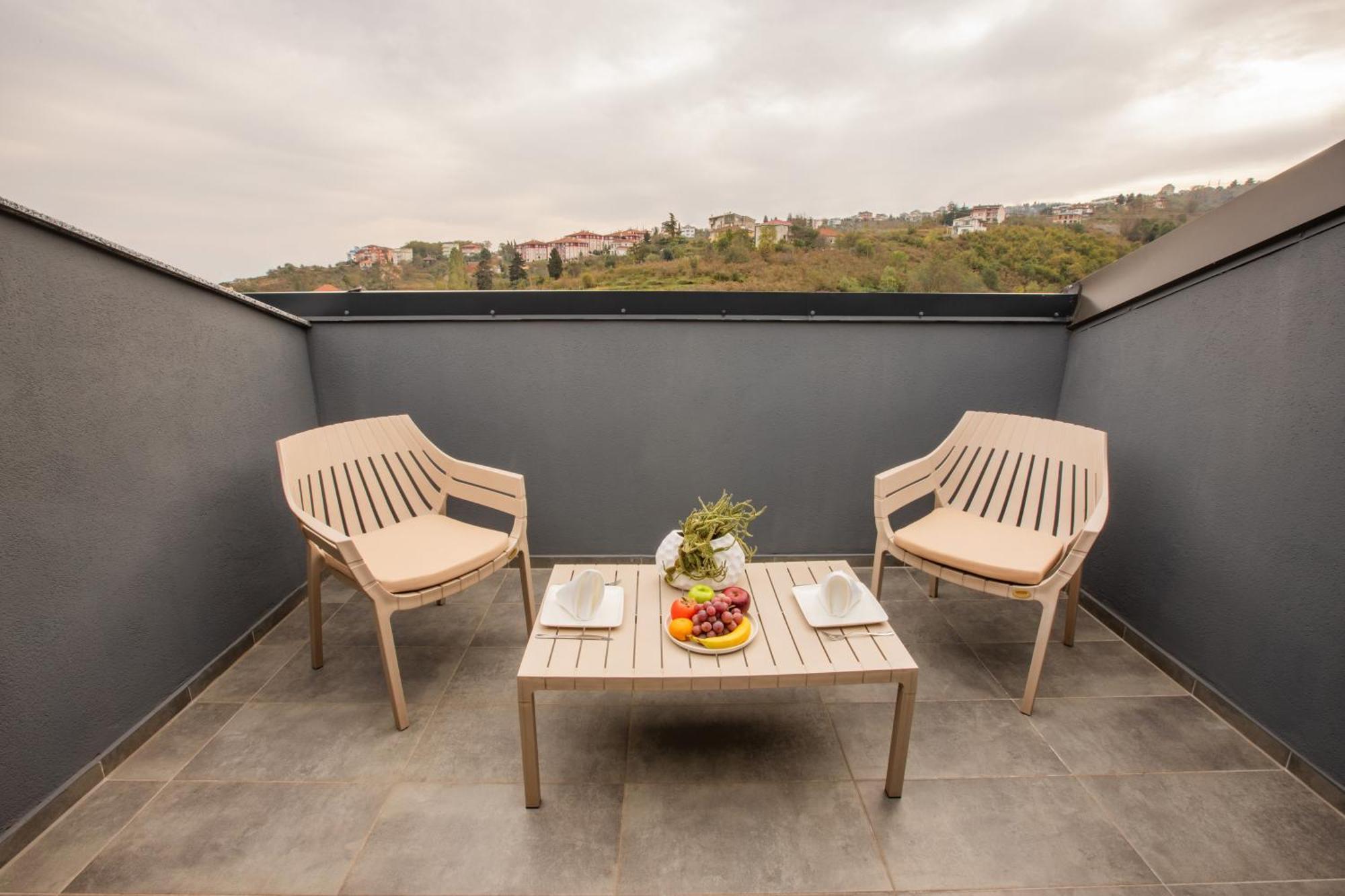 First Joy Hotel ทรับซอน ภายนอก รูปภาพ