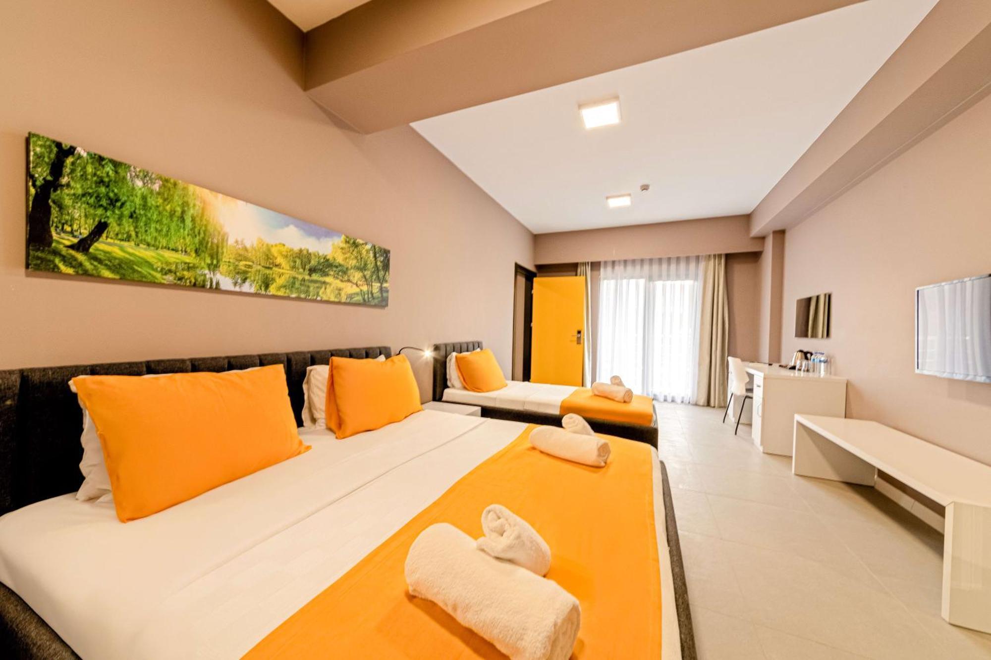 First Joy Hotel ทรับซอน ภายนอก รูปภาพ
